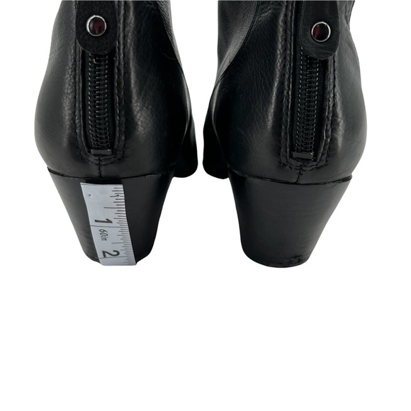 Marc Fisher Black Back Zipper Block Heel Ankle Boots Size 8 Women’s - Picture 7 of 9